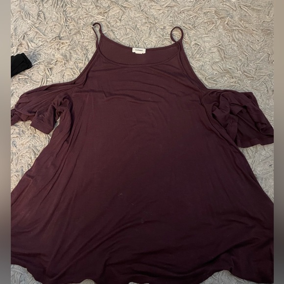 Open shoulder short sleeve shirt! - Picture 2 of 2